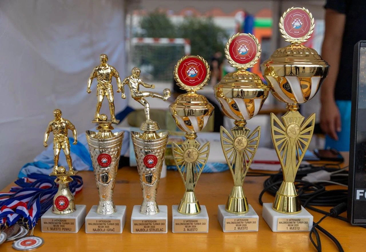 Neum okupio vatrogasce iz BiH i Hrvatske na malonogometnom turniru