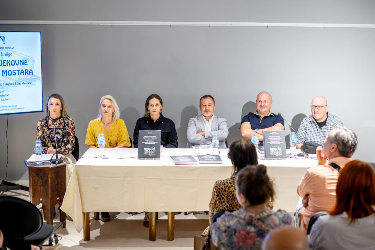 FOTO | Velik interes za promociju knjige o 111 srednjovjekovnih nekropola Mostara