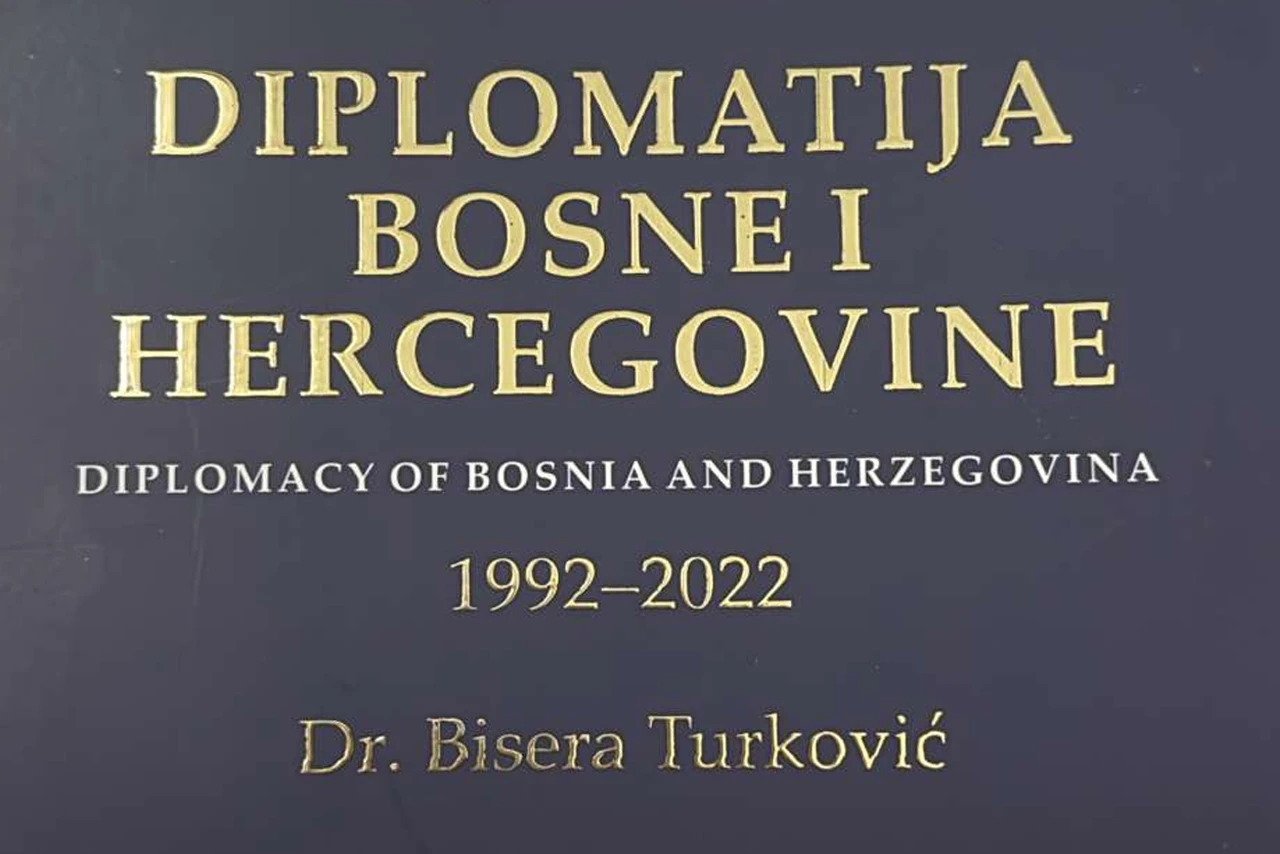 Ministarstvo i bivša ministrica istovremeno objavili "publikaciju" istog naslova i skoro istog sadržaja