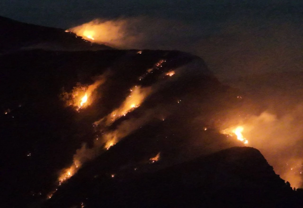 Čvrsnica i dalje gori: Kanaderi izbacili 42 vodene bombe