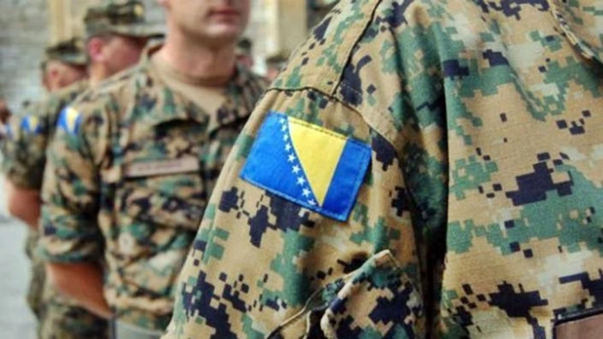 Dvojica pripadnika OS BiH ostaju bez dužnosti zbog veličanja Mladića