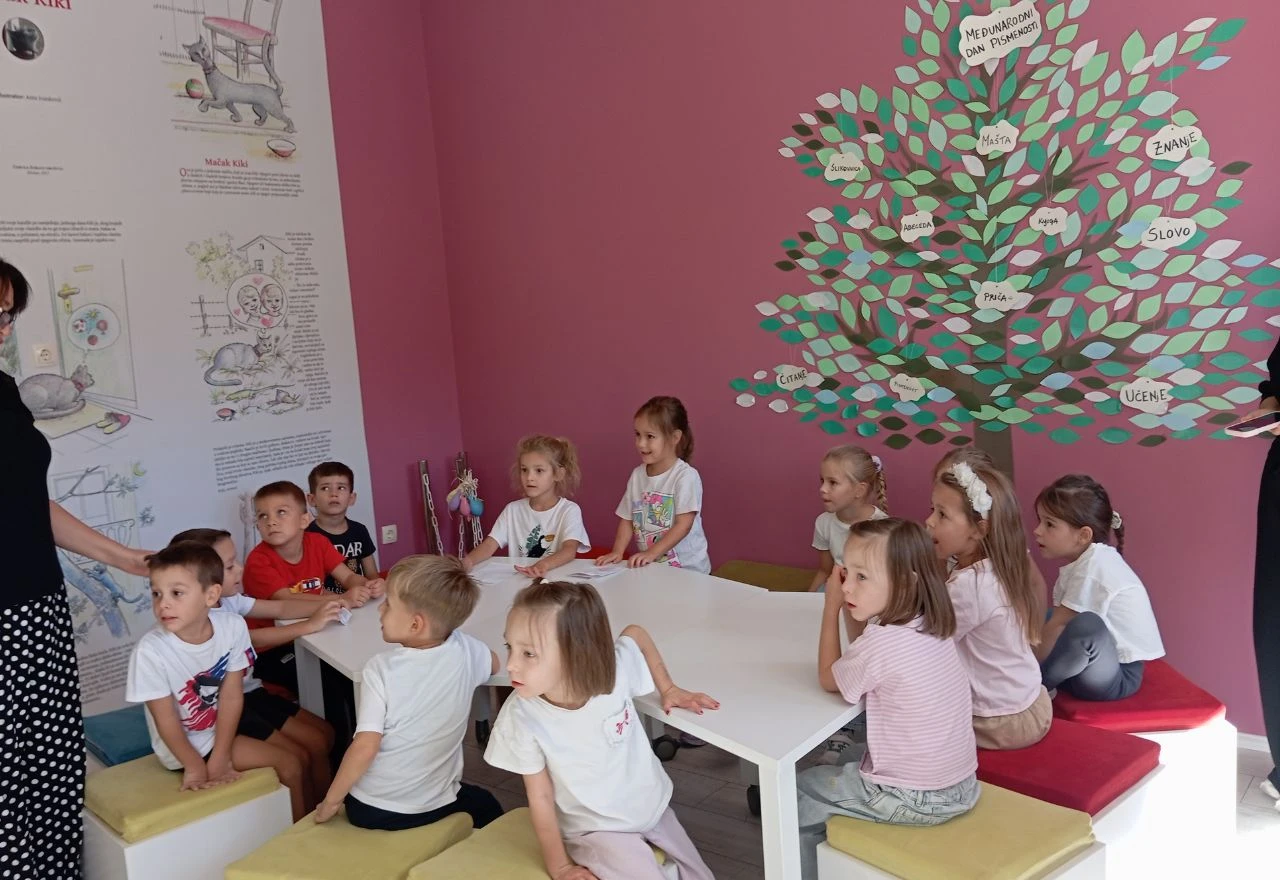 Mali Mostarci dočekali jesen uz priče, maštu i šareno "Stablo sreće"