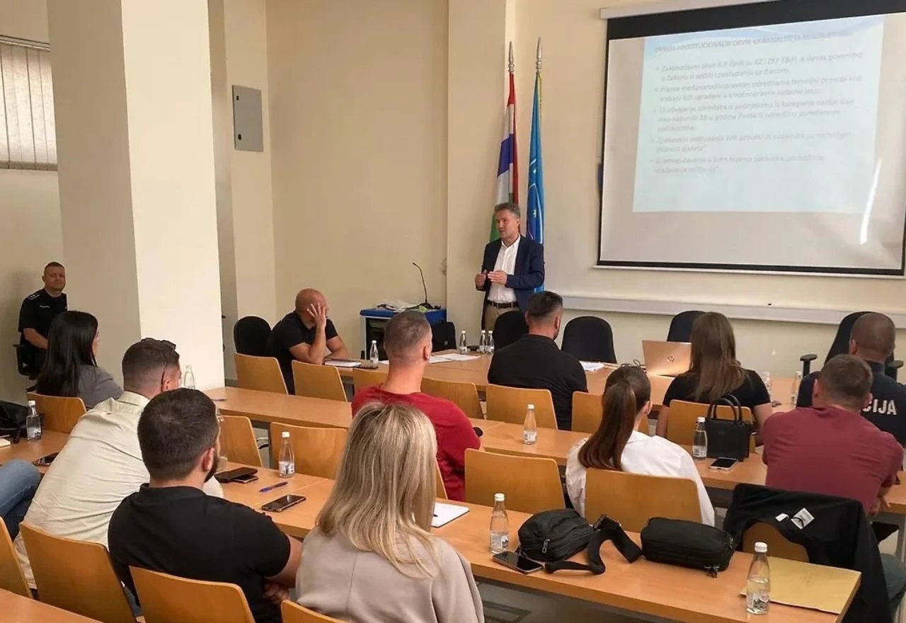 MUP HNŽ educira policajce za rad s djecom i maloljetnicima