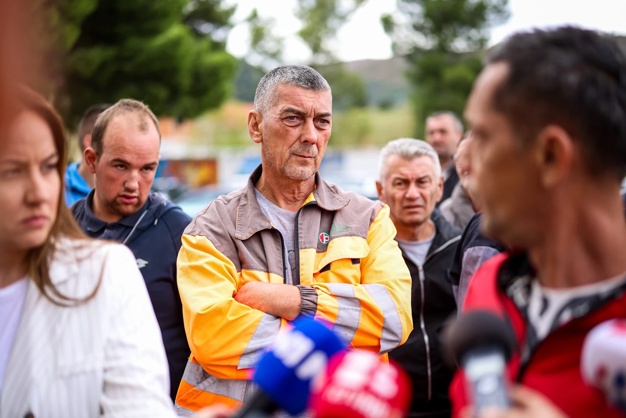 Radnici Komunalnog pred vijećnicom prozvali kolege koji su rekli da neće raditi za ustaše
