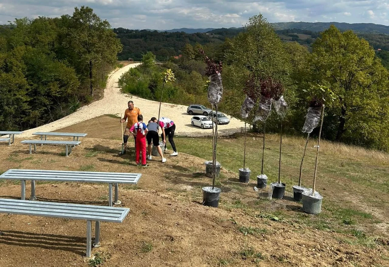 Zeleni park nade u Novom Šeheru: Framaši i volonteri uredili okoliš kapele