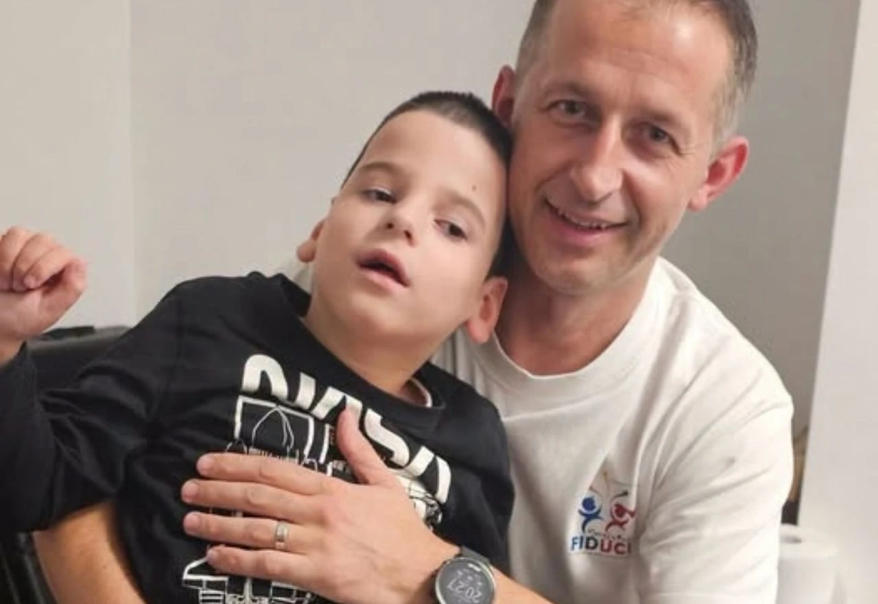 Sedmogodišnji Mihael imao tri operacije glave, sada mu je potrebna pomoć za rehabilitaciju