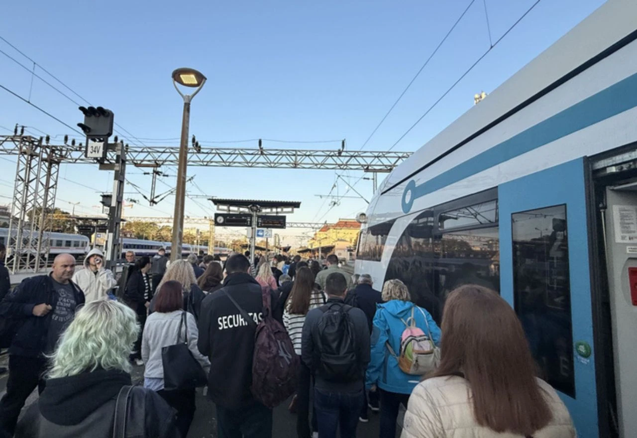 Štrajk paralizirao Zagreb: Tramvaji i autobusi ne voze, građani se sami organiziraju