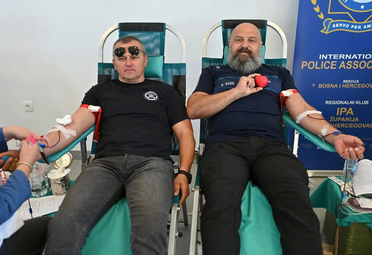 Djelatnici MUP-a ŽZH darovali krv
