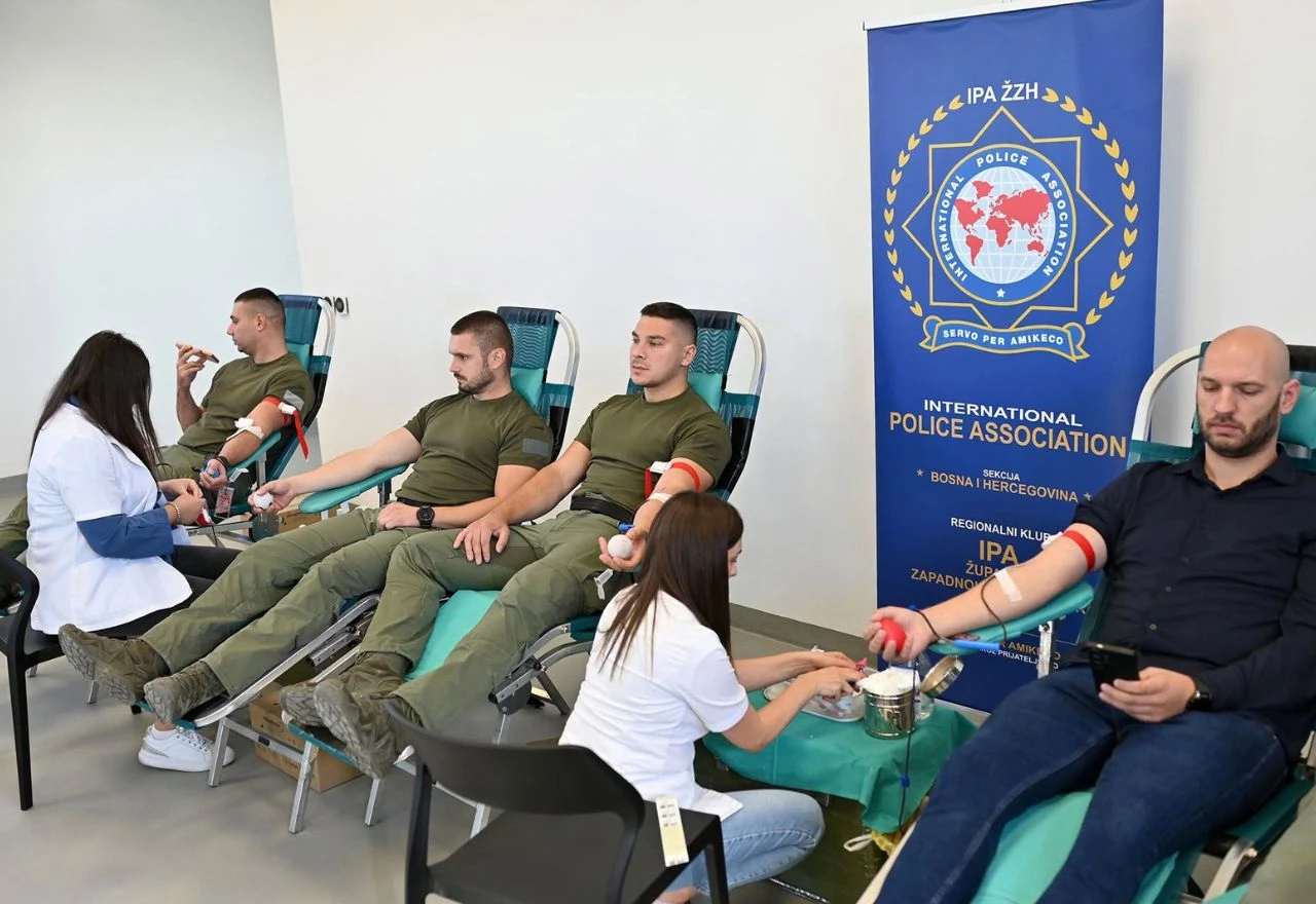 Djelatnici MUP-a ŽZH darovali krv