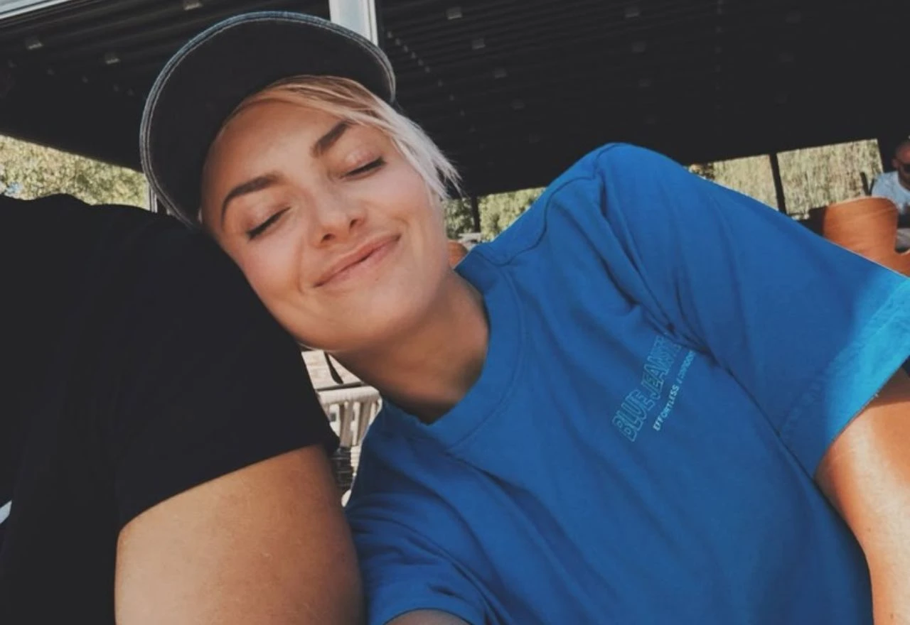 Ella Dvornik objavila fotku s "Meštrom": "Ja i moj emotional support biceps"