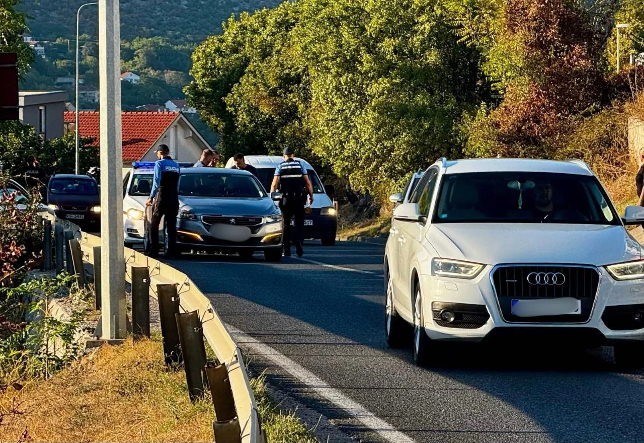 Prometna nesreća na M-17 u Mostaru, prometuje se jednom trakom