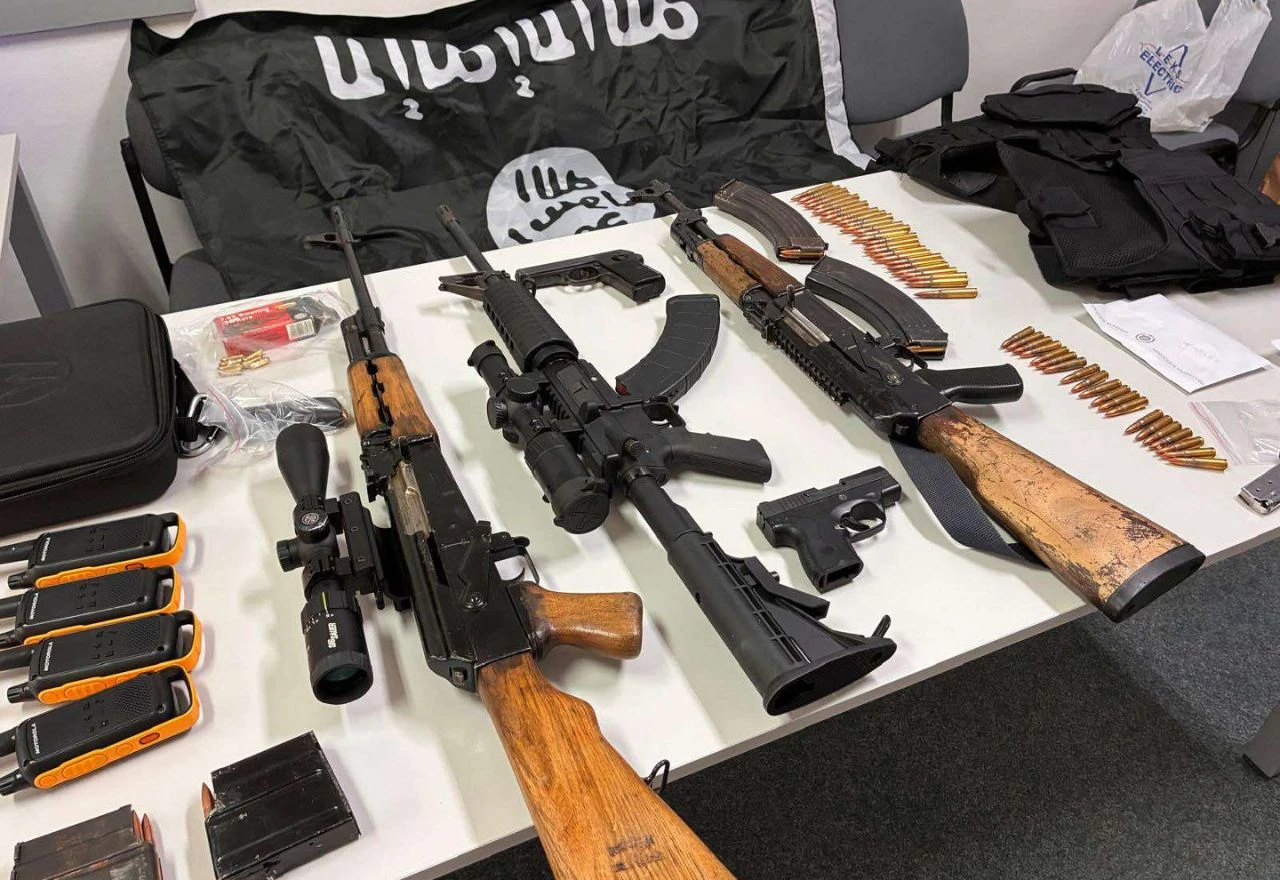 U regiji razbijena skupina povezana s ISIS-om, pronađeno oružje i zastava terorističke organizacije