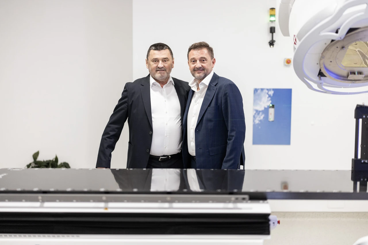 FOTO | Velika investicija u SKB Mostar: Novi uređaj od 2,6 milijuna eura za liječenje onkoloških pacijenata