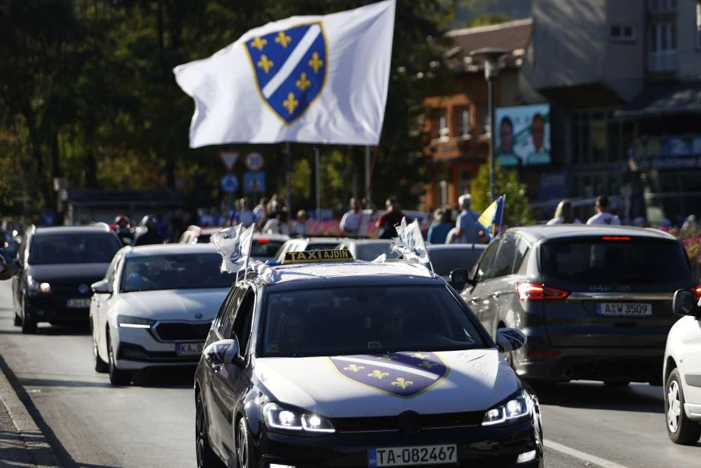 Lijepo vrijeme na zeničke ulice izmamilo veliki broj navijača