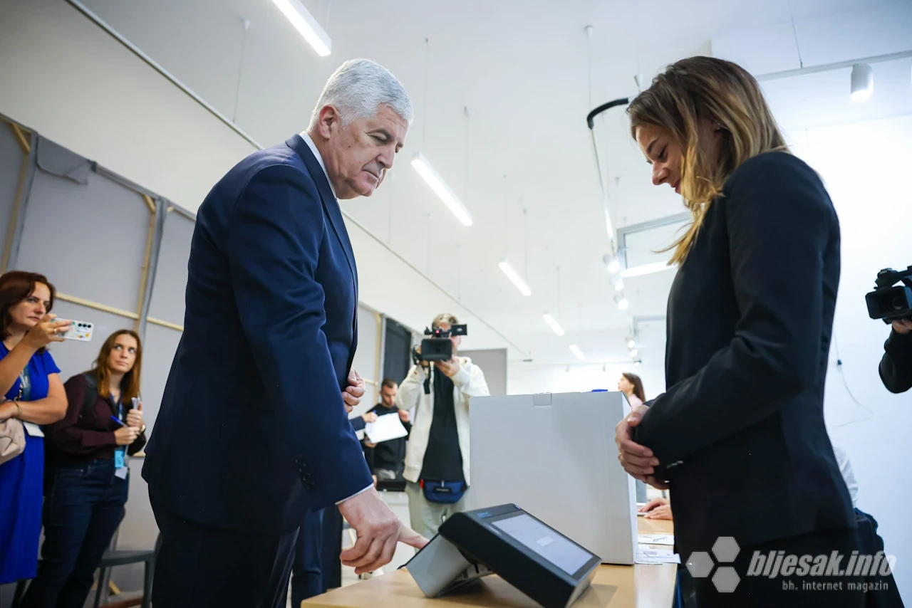 Dragan Čović glasovao u Mostaru, izbori prvi put uz biometrijsku identifikaciju