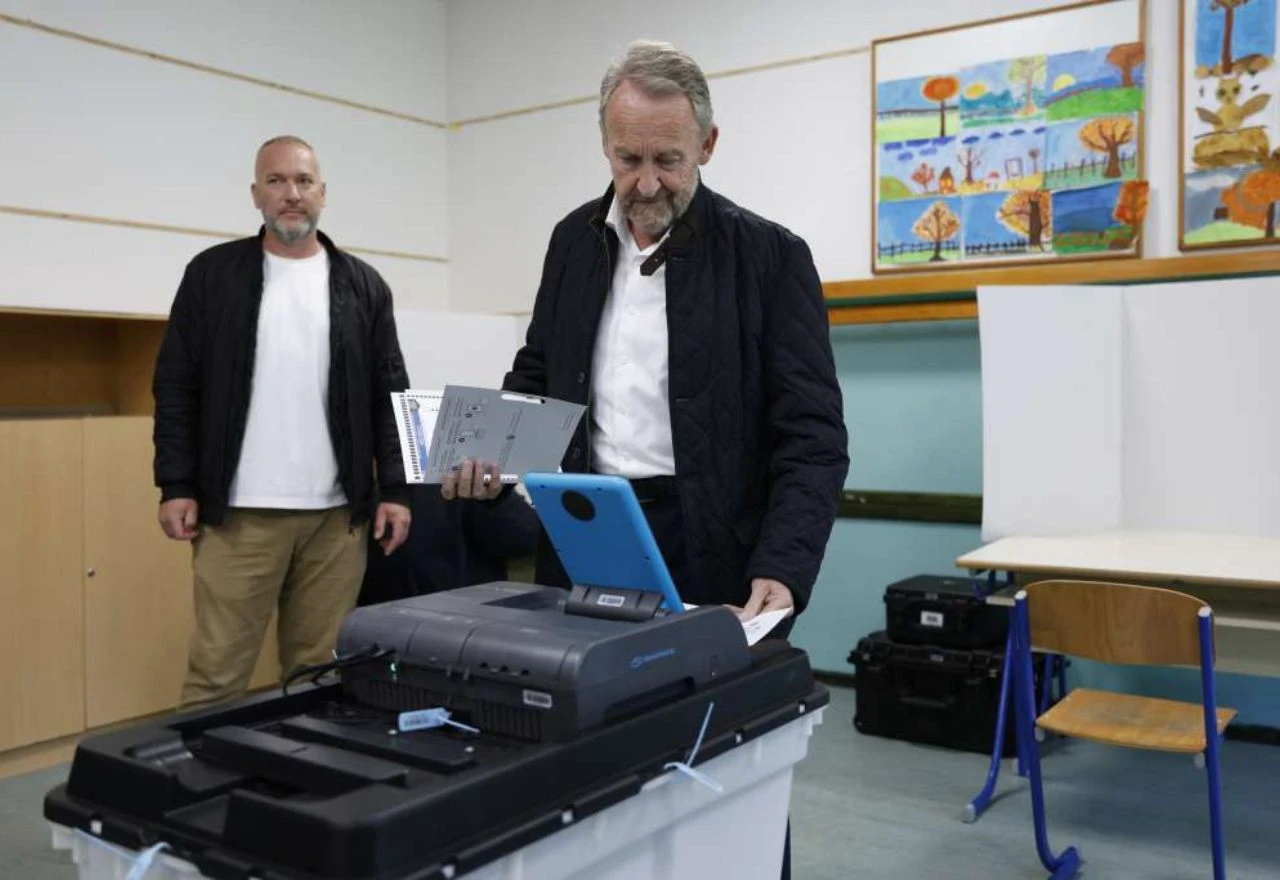 Izetbegović glasovao: Ljudi ne trebaju eksperimentirati, već ići na provjereno