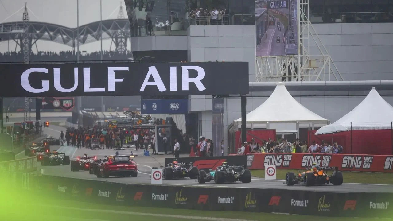 Nova era Formule 1, Ctrl+Alt+Del, bolidi stali zbog softverske greške