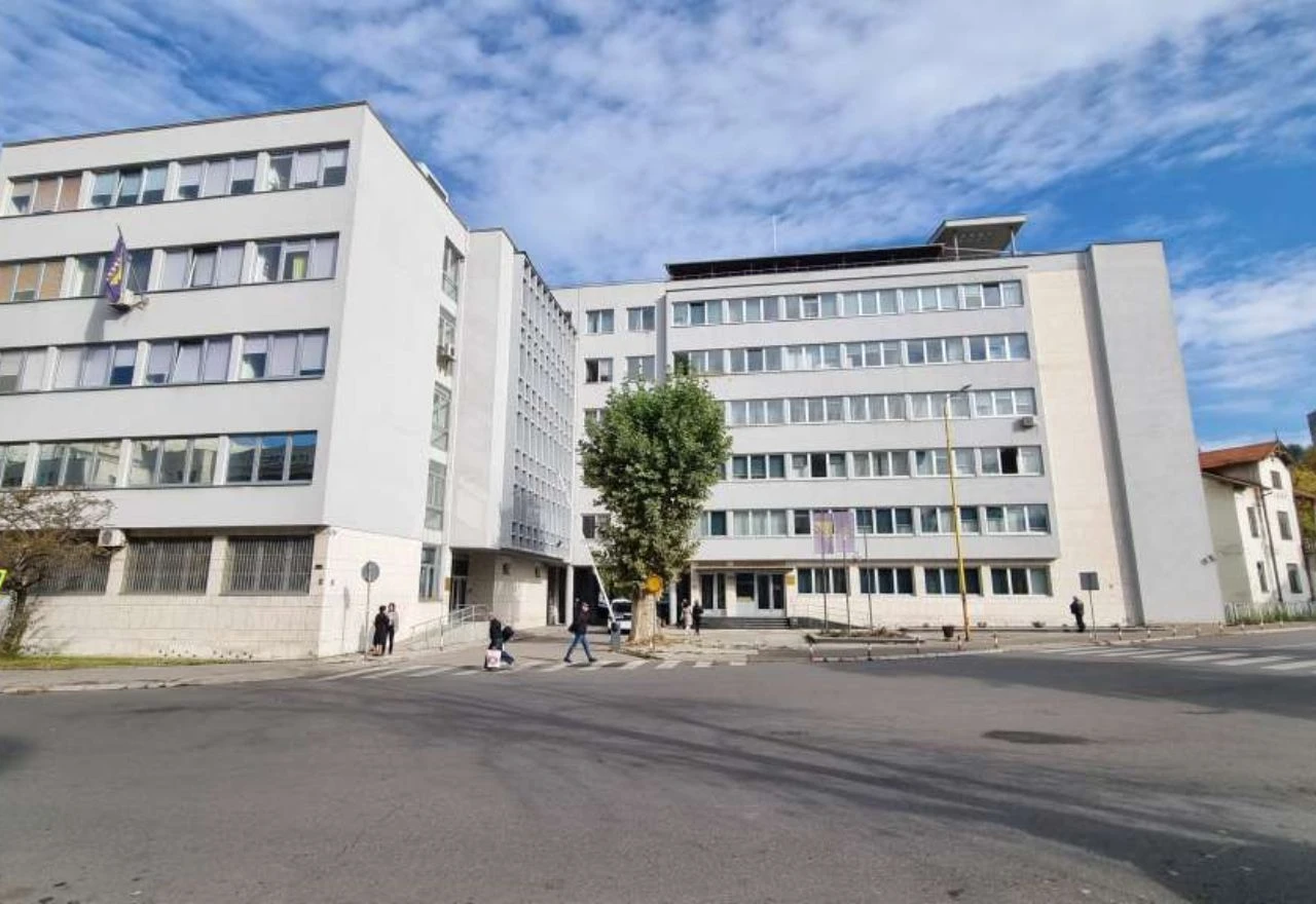 25-godišnjaku određen pritvor: Sumnjiči se da je maloljetniku omogućio konzumiranje droge