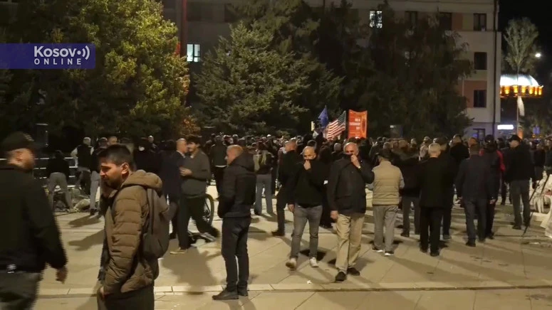 U nasilnim prosvjedima u Prištini ozlijeđeno najmanje 18 osoba, među kojima je šest policajaca