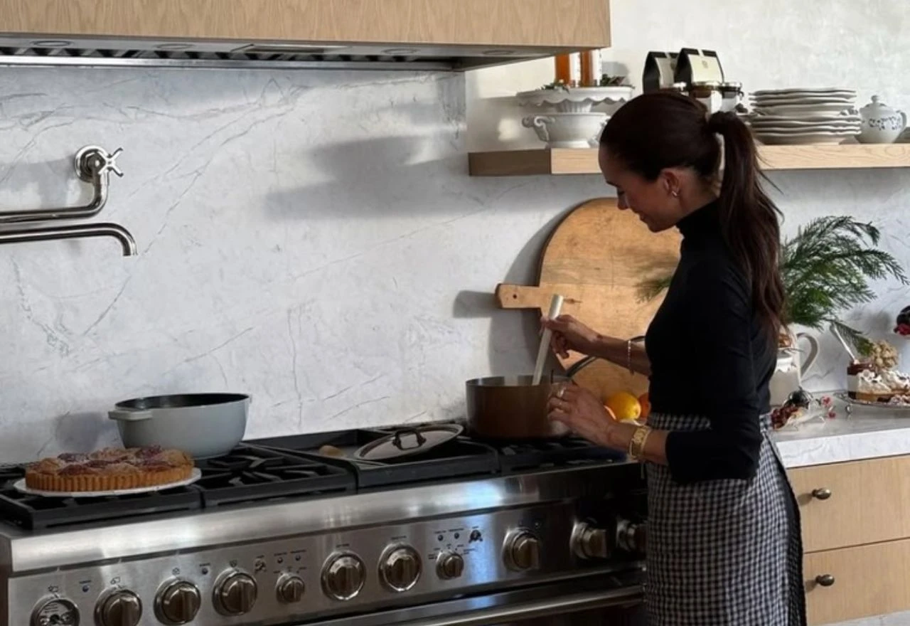Meghan Markle pozirala uz štednjak, a ljudi primijetili nešto što im nikako nije jasno