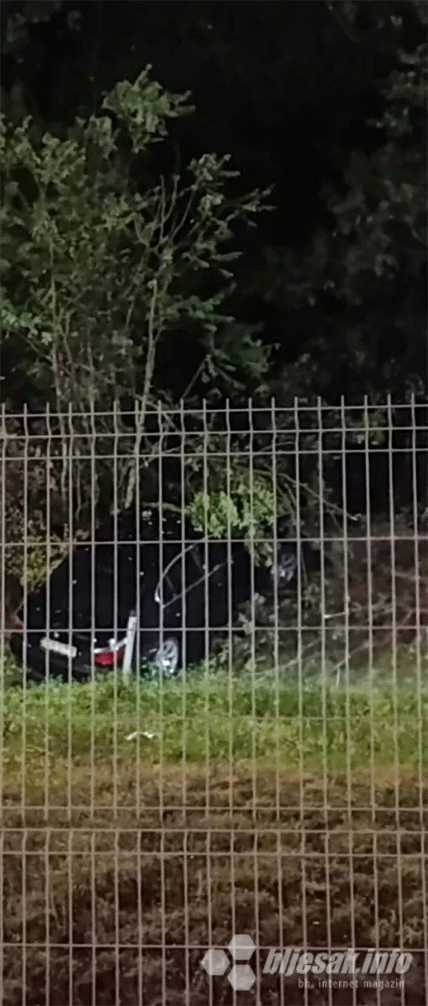 Prometna nesreća sjeverno od Mostara: Automobil udario u brdo