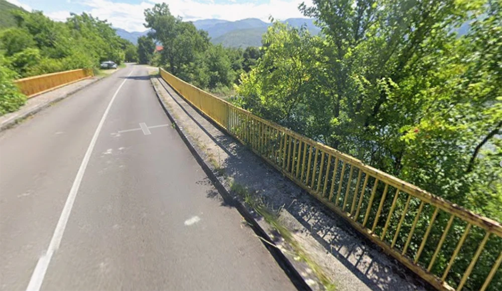 Dva maloljetnika ozlijeđena nakon slijetanja s ceste kod Mostara