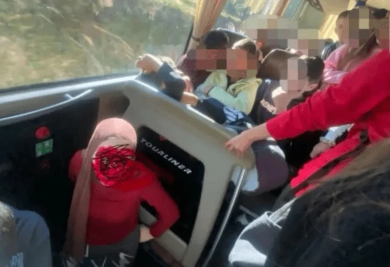 Škola se oglasila o slučaju povlačenja hidžaba tijekom školskog izleta