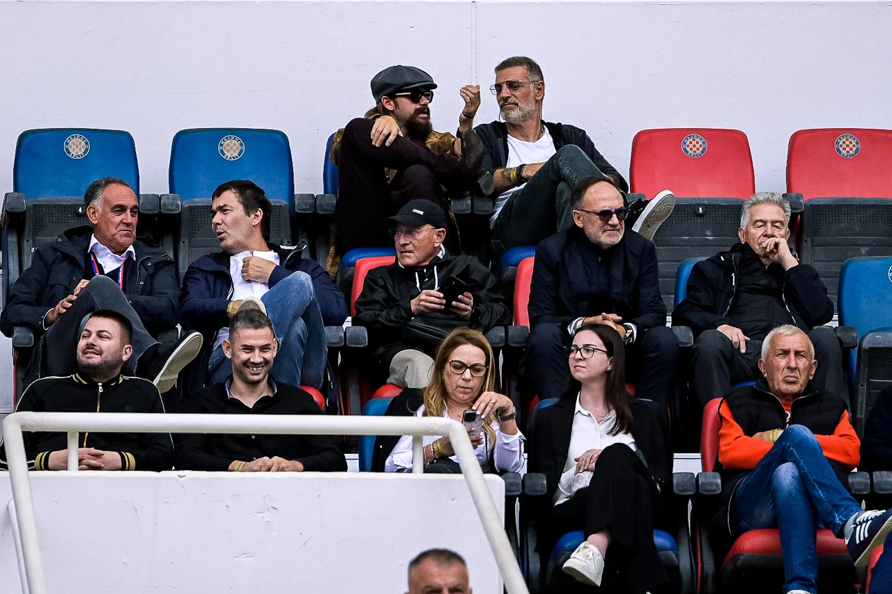 Slaven Bilić derbi je pratio u društvu sina