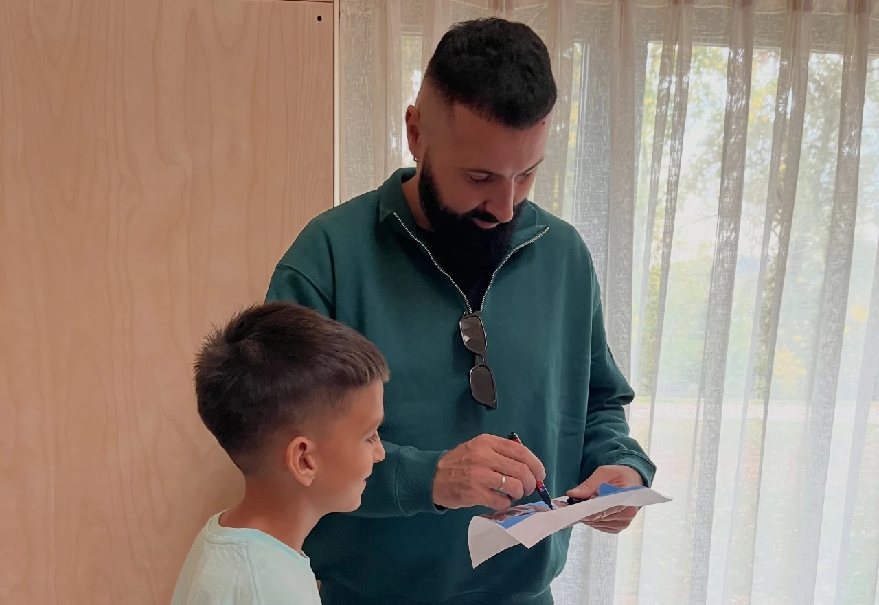 Jala Brat posjetio Roditeljsku kuću u Tuzli i razveselio djecu