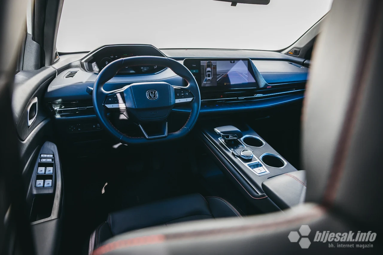 Changan CS55 Plus Tech 2WD, atraktivan kineski SUV modernog dizajna, bogate opreme i prostrane unutrašnjosti, s 1,5-litrenim turbomotorom od 180 KS