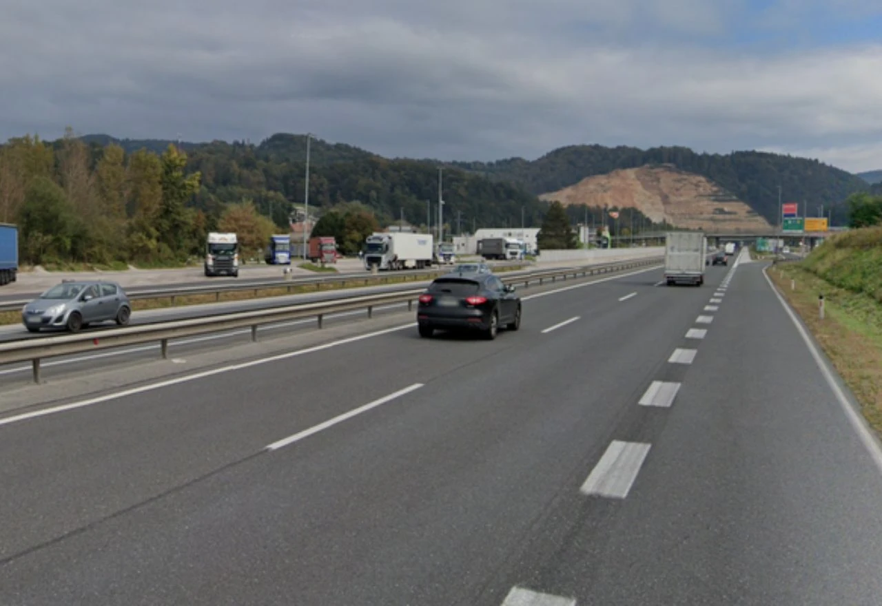 Dvije osobe poginule u teškoj prometnoj nesreći u Sloveniji, dijete se bori za život