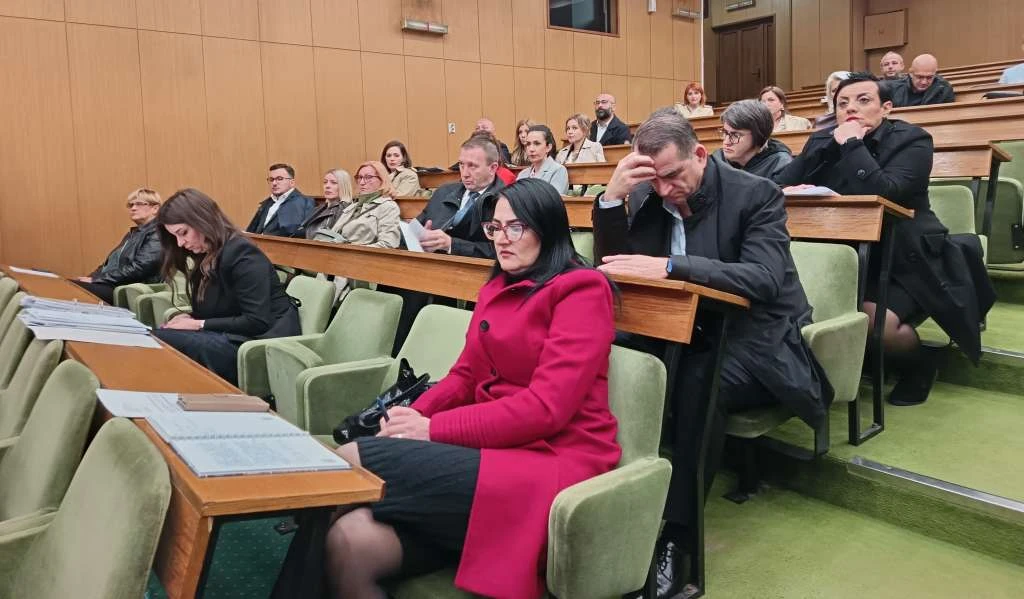 Zenica bez odluke o cijeni grijanja: Hitna sjednica prekinuta, oporba traži nastavak