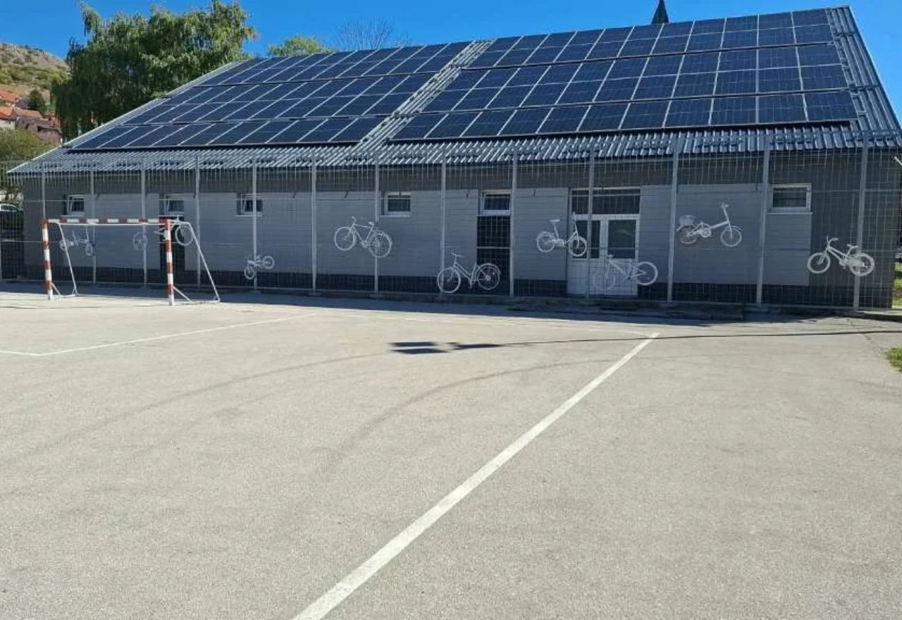 Livanjska škola proizvodi vlastitu struju uz pomoć solarnih panela i baterija