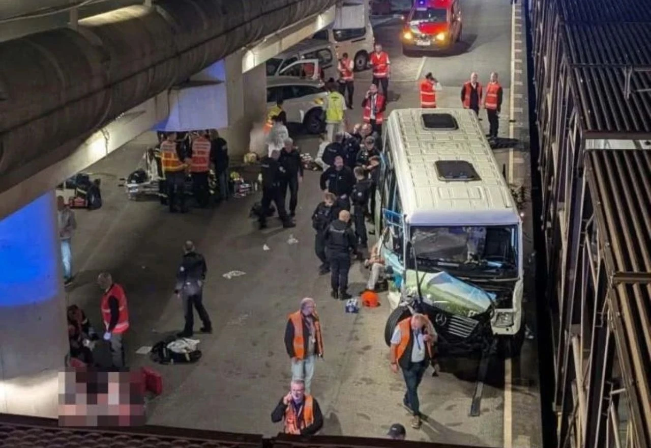 19 ozlijeđenih u sudaru autobusa i teretnog vlaka kod tunela La Manche