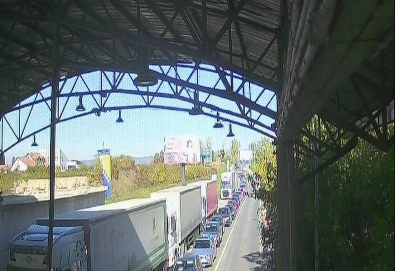 Duge kolone na nekoliko graničnih prijelaza
