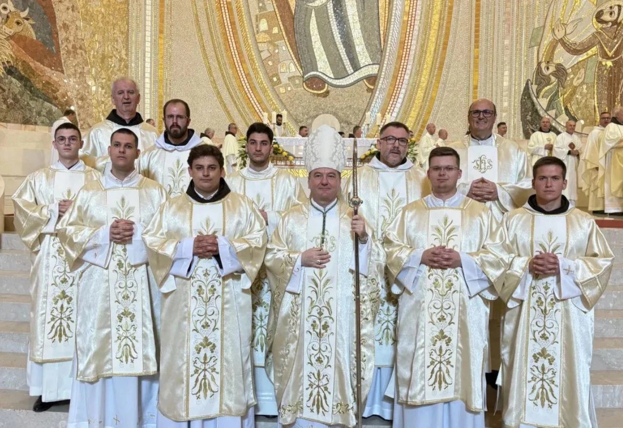 Biskup Palić u Mostaru zaredio osmoricu đakona
