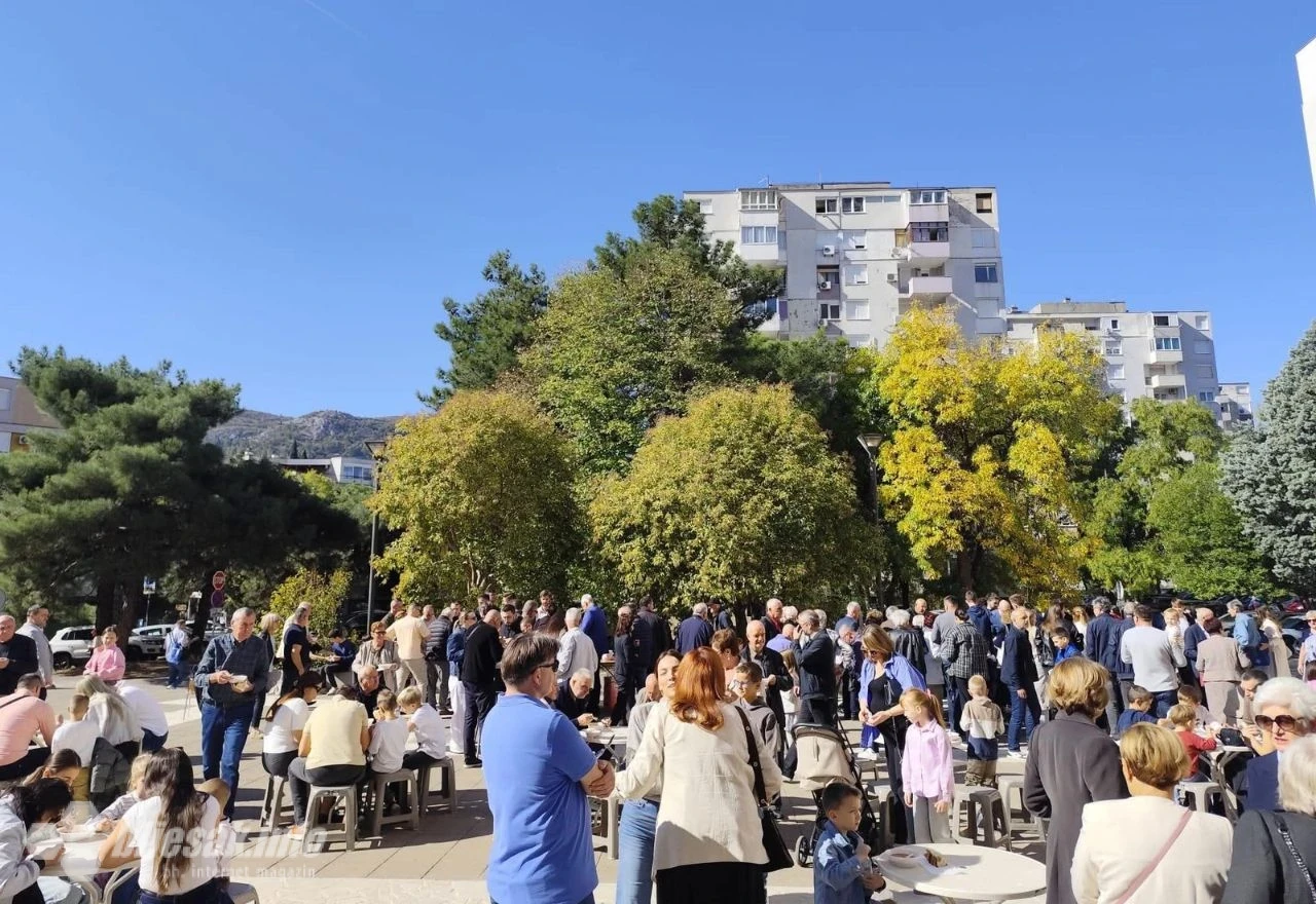 Misijski ručak ispred Franjevačke crkve u Mostaru
