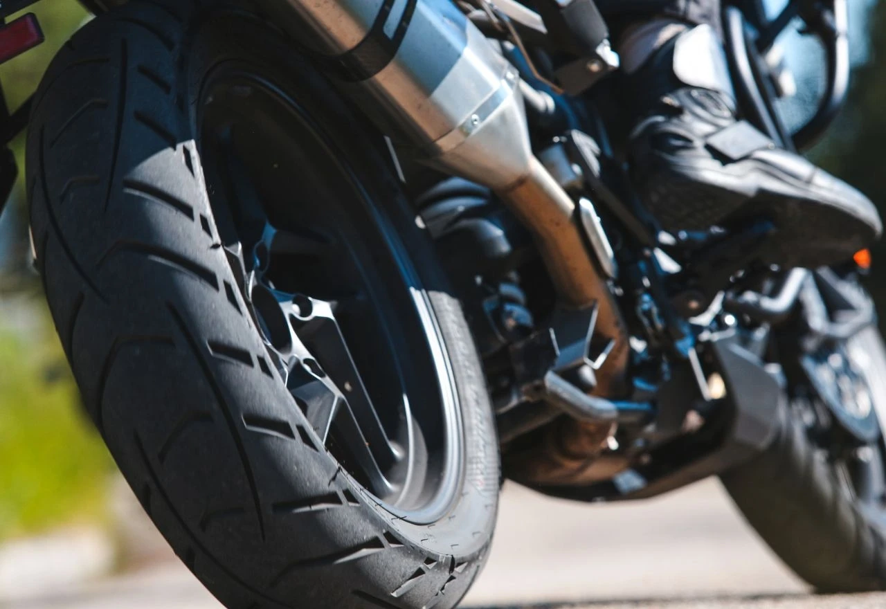 19-godišnji motociklist teško ozlijeđen u prometnoj nesreći