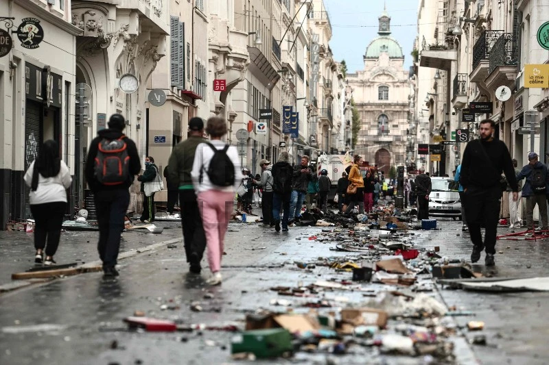 Marseille zabranio javna okupljanja nakon nasilnih prosvjeda, studenti blokirali Louvre