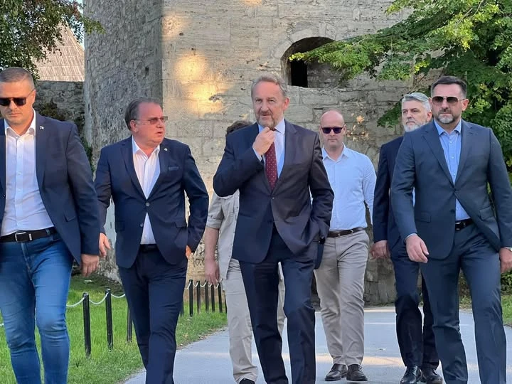 Agonija ili pomak naprijed?