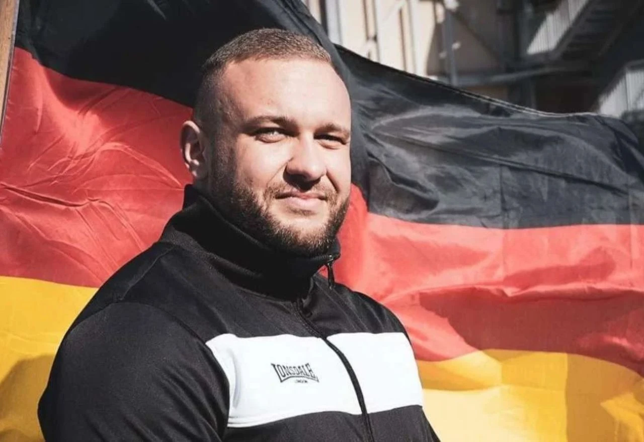 Skandal u njemačkom parlamentu: Zastupnik AfD-a pokazao sporni znak