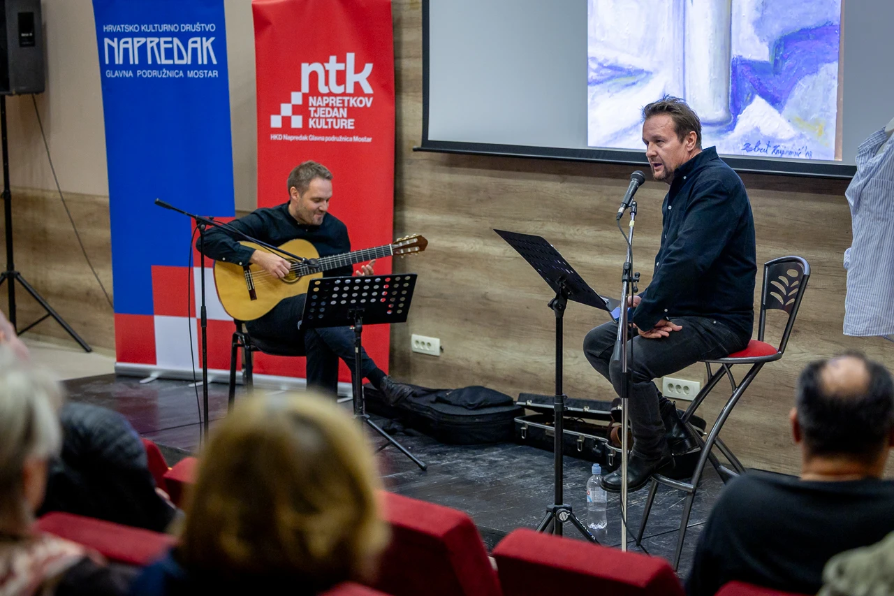 FOTO | Ljubavne zgode i nezgode nasmijale mostarsku publiku