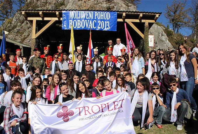 Troplet organizira hodočašće na Bobovac, polazak iz Mostara