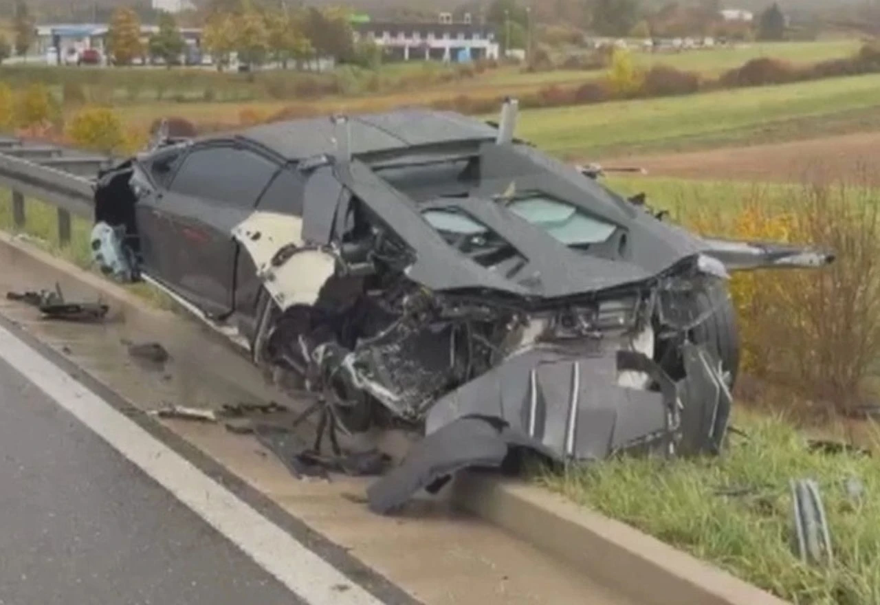 Lamborghini izletio s A1 i završio u zaštitnoj ogradi
