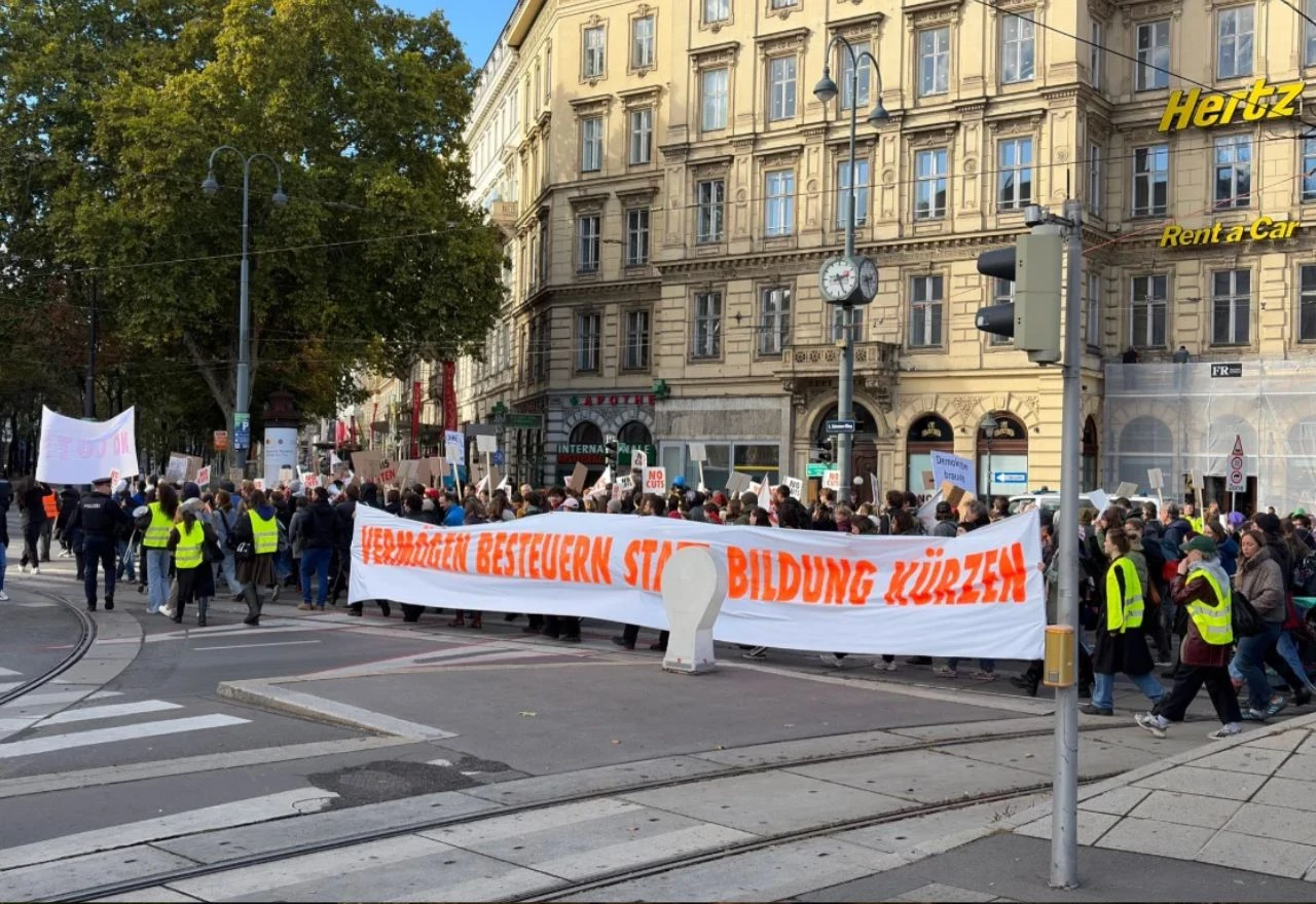 Veliki prosvjed u Beču: Deseci tisuća ljudi izašli na ulice zbog financiranja sveučilišta