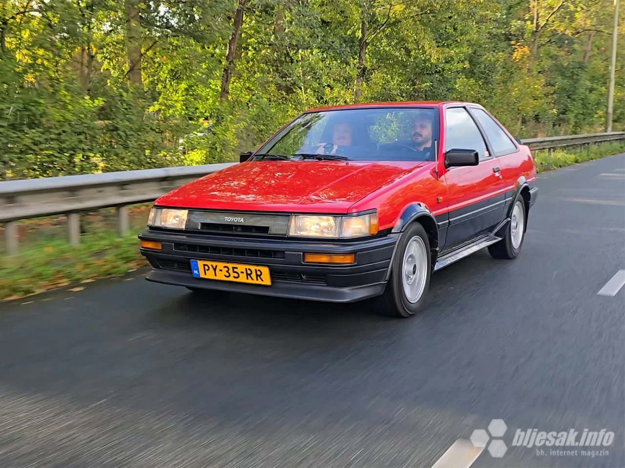 Vozili smo 60 godina Toyote Corolle: Od automobila bez elektronike do vizije budućnosti