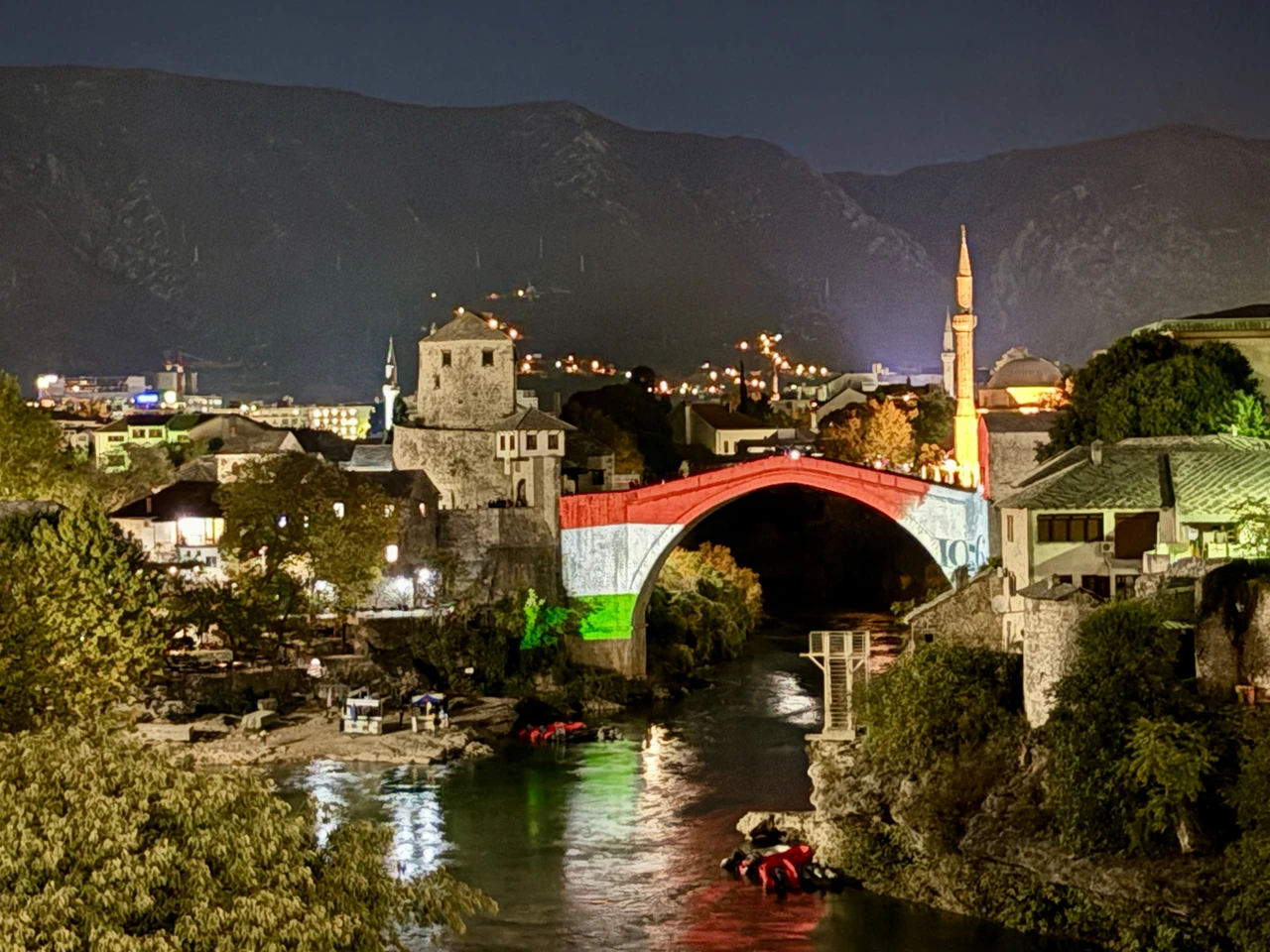 Stari most u Mostaru zasjao u bojama Mađarske