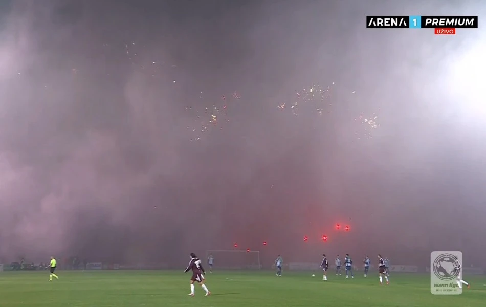 Bakljada i vatromet odgodili derbi, stradala i kamera Arene Sport