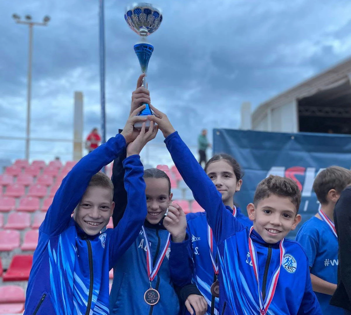 Atletičari Mostara briljirali u Splitu: 12 medalja i ekipno drugo mjesto
