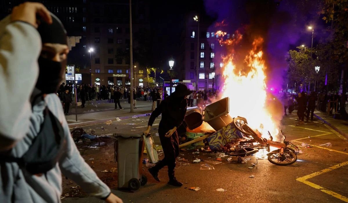 VIDEO | Neredi u srcu Barcelone: Četvrtina od 100 uhićenih su maloljetnici